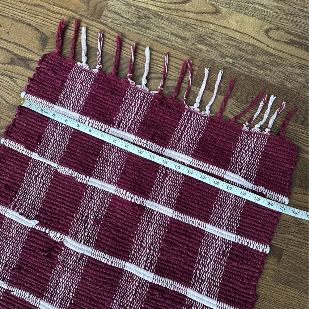 Decocrated burgundy woven accent rug